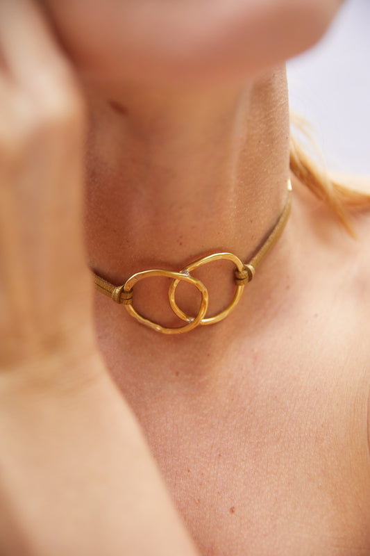 Infinito Gamuza Choker